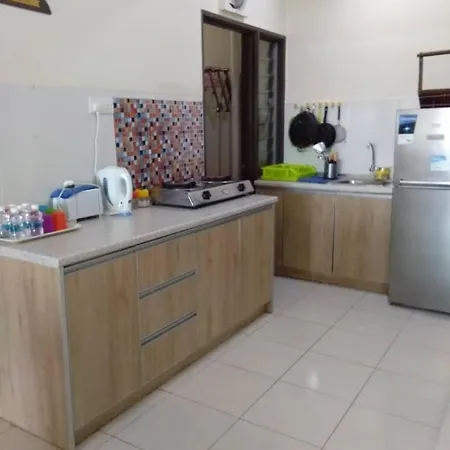 Ratu Musleem Homestay Kuala Selangor Exterior photo