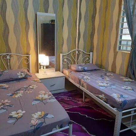 Ratu Musleem Homestay Kuala Selangor Exterior photo